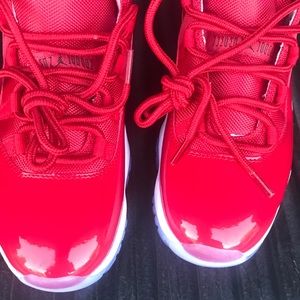 Jordan 11 gym red
